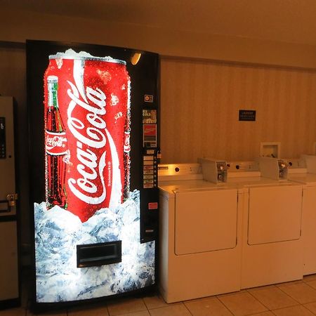 Ramada Limited Calgary Hotel Buitenkant foto