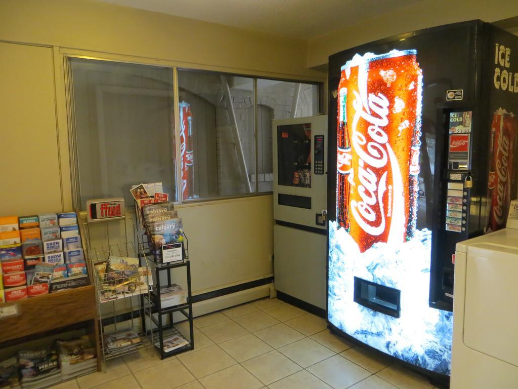 Ramada Limited Calgary Hotel Buitenkant foto