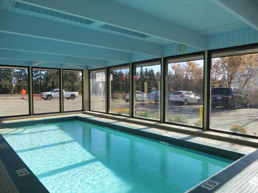 Ramada Limited Calgary Hotel Buitenkant foto