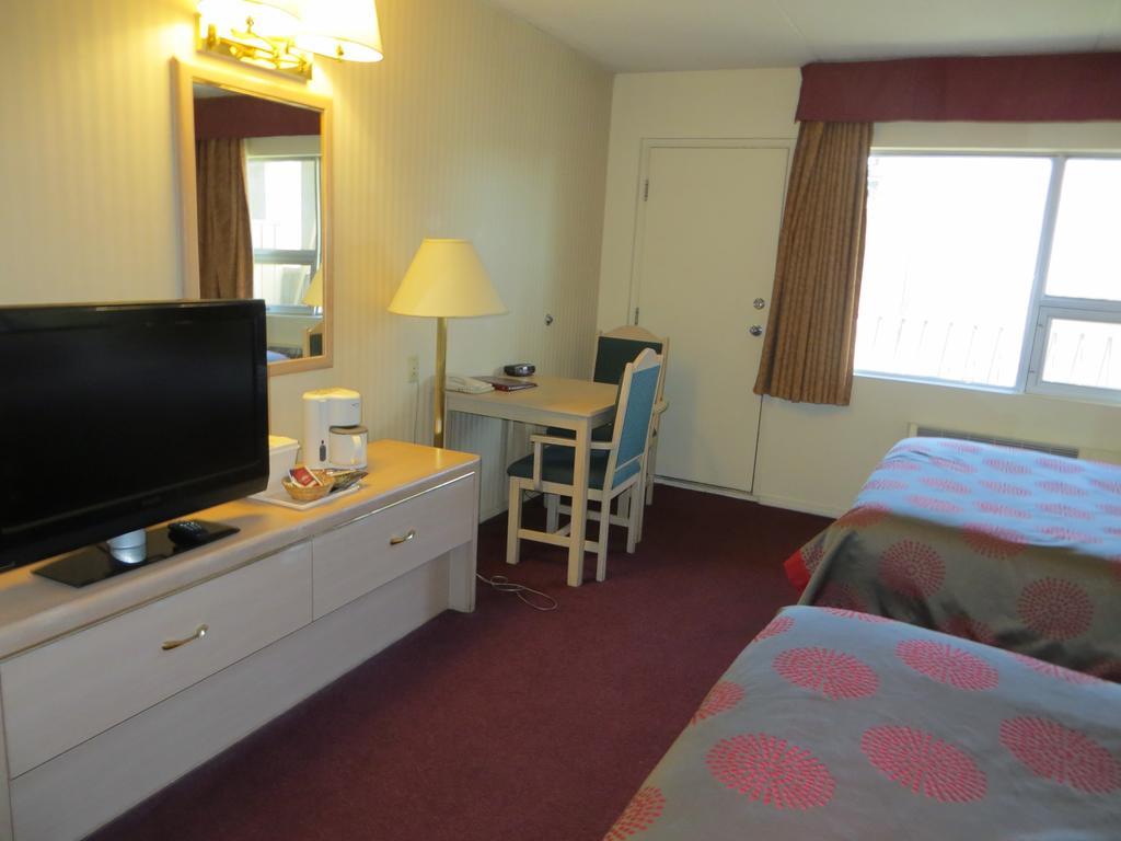 Ramada Limited Calgary Hotel Buitenkant foto