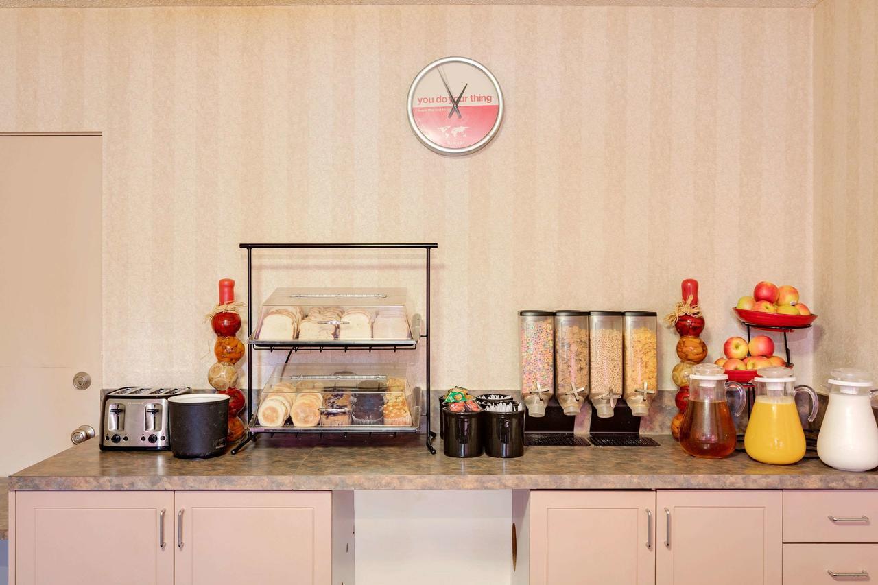 Ramada Limited Calgary Hotel Buitenkant foto