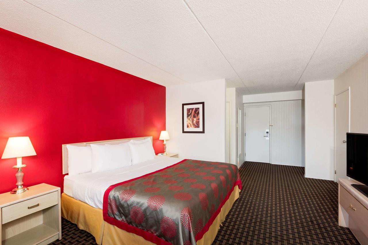 Ramada Limited Calgary Hotel Buitenkant foto