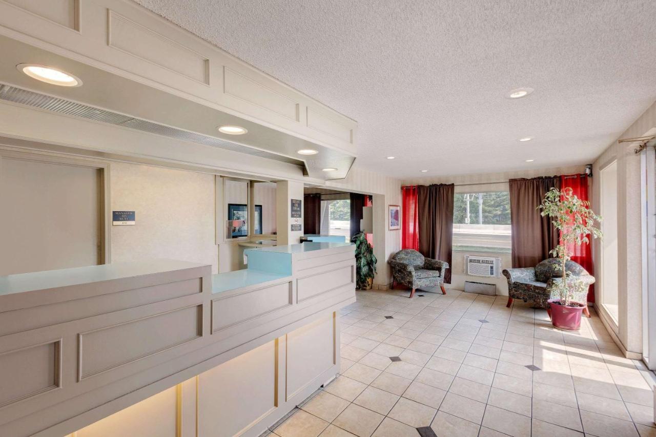 Ramada Limited Calgary Hotel Buitenkant foto