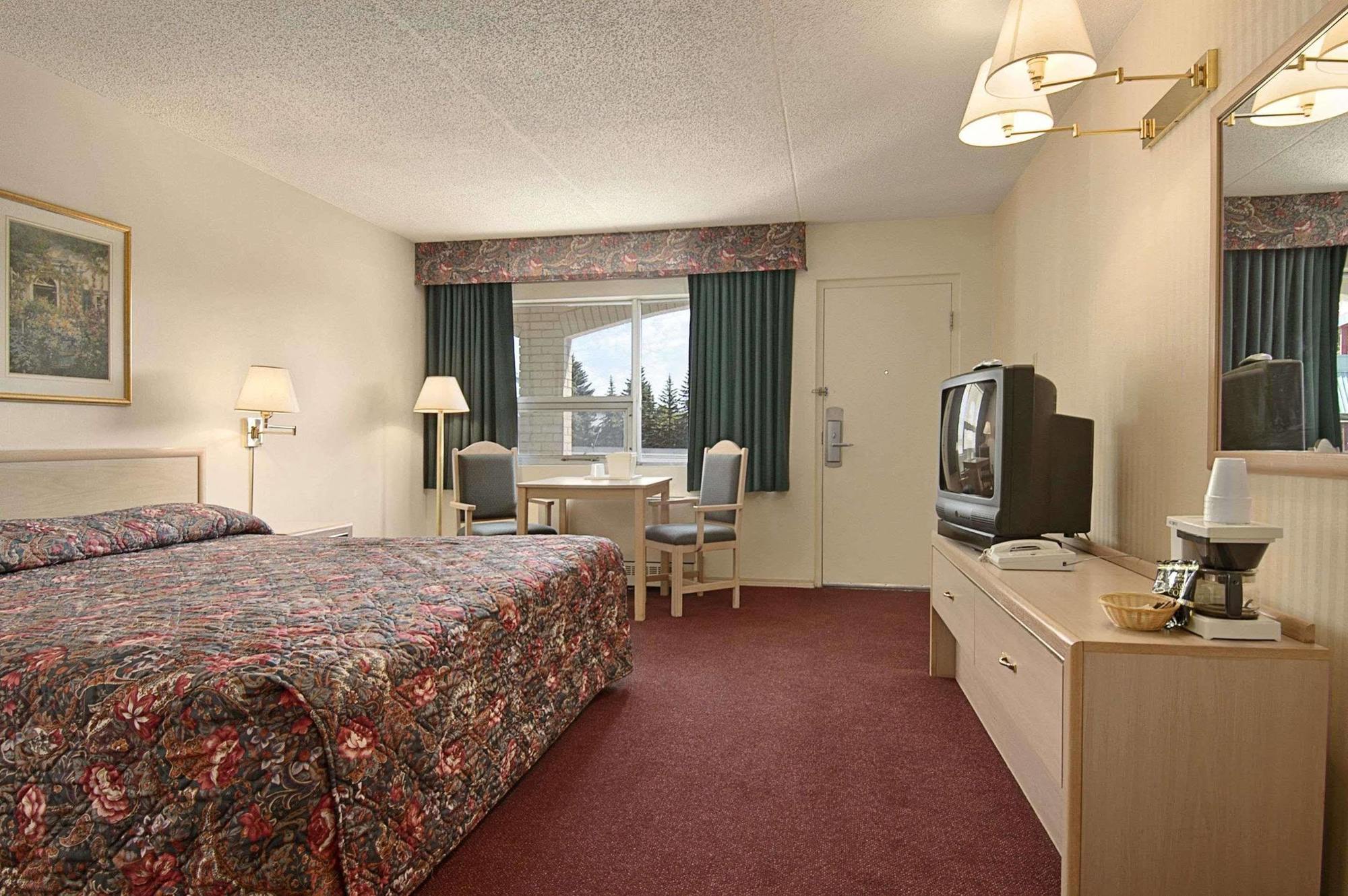 Ramada Limited Calgary Hotel Buitenkant foto